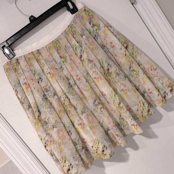 Bebe Spring Floral Pattern Skirt Pastel Print excellent used condition size S - Picture 2 of 13
